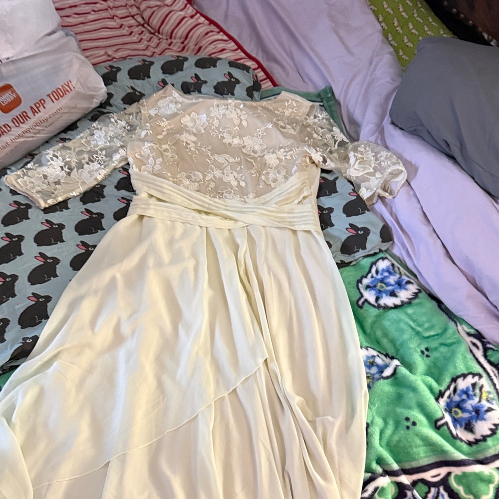 Chic Cream Floral Lace Dress